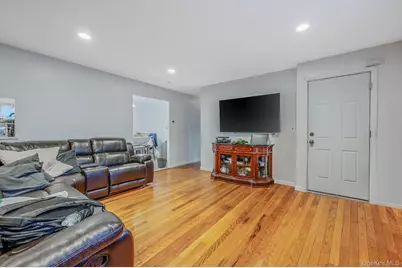 15 Macon Street, Lindenhurst, NY 11757 - Photo 9