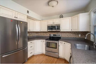 123 Wedgewood Drive, Coram, NY 11727 - Photo 9