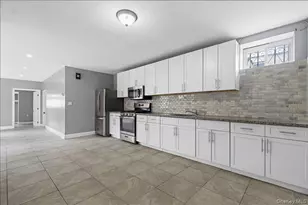 1021 E 213th St, Bronx, NY 10469 - Photo 17