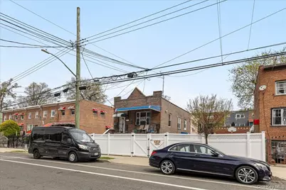 1021 E 213th Street, Bronx, NY 10469 - Photo 11