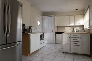 59 Corncrib Ln, Levittown, NY 11756 - Photo 5