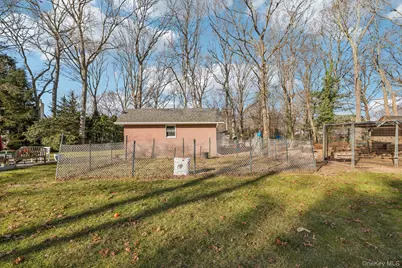 98 Auborn Avenue, Shirley, NY 11967 - Photo 15