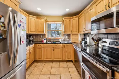 98 Auborn Avenue, Shirley, NY 11967 - Photo 27