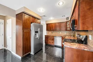 7 Carto Cir, Deer Park, NY 11729 - Photo 15