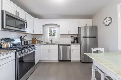 1375 W Main Street, Riverhead, NY 11901 - Photo 13