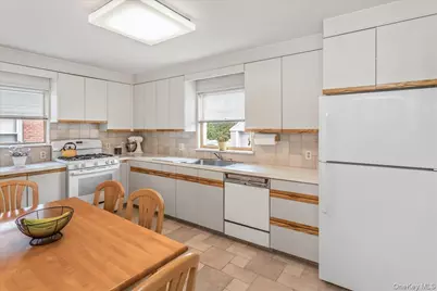 175 Primrose Drive, New Hyde Park, NY 11040 - Photo 11