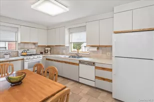 175 Primrose Dr, New Hyde Park, NY 11040 - Photo 11