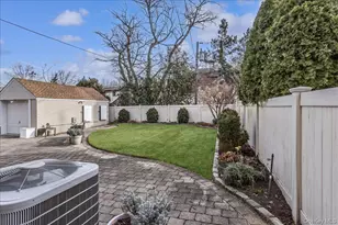 175 Primrose Dr, New Hyde Park, NY 11040 - Photo 25