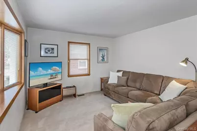 175 Primrose Drive, New Hyde Park, NY 11040 - Photo 5