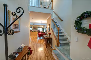 4 Chelsea Dr, Smithtown, NY 11787 - Photo 3