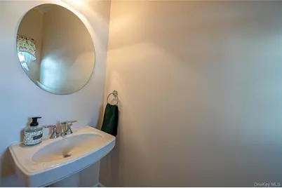 4 Chelsea Drive, Smithtown, NY 11787 - Photo 15