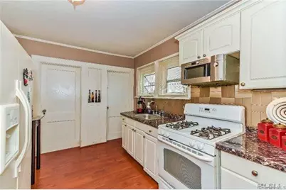 49 Malden Avenue, Lynbrook, NY 11563 - Photo 7