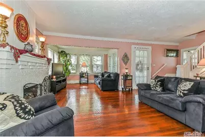 49 Malden Avenue, Lynbrook, NY 11563 - Photo 5
