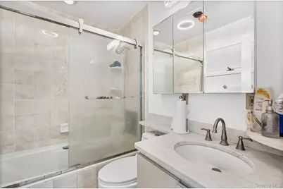 902 Linden Avenue, Westbury, NY 11590 - Photo 17