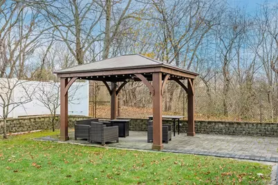 902 Linden Avenue, Westbury, NY 11590 - Photo 37