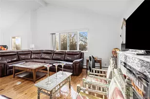 902 Linden Ave, Westbury, NY 11590 - Photo 5