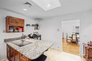 902 Linden Ave, Westbury, NY 11590 - Photo 9