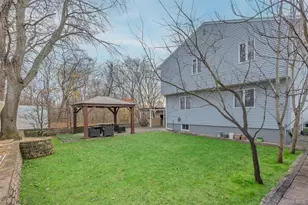 902 Linden Ave, Westbury, NY 11590 - Photo 35