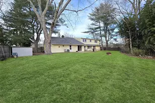 652 Hawkins Rd E, Coram, NY 11727 - Photo 23