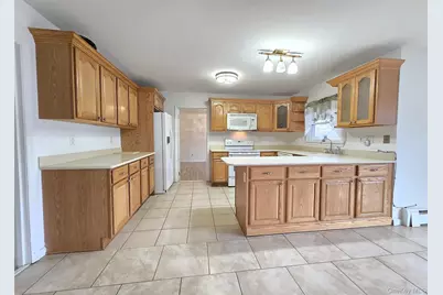 652 Hawkins Road E, Coram, NY 11727 - Photo 5