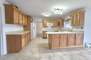 652 Hawkins Rd E, Coram, NY 11727 - Photo 5