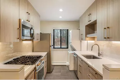30 Hillside Terrace #E, White Plains, NY 10601 - Photo 1
