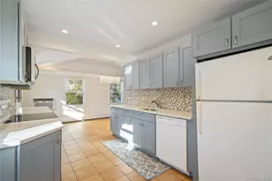 23 Harvard St, Roslyn Heights, NY 11577 - Photo 5