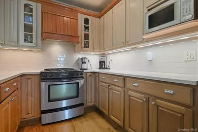 70 Larch Avenue, Floral Park, NY 11001 - Photo 15