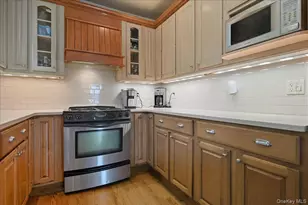 70 Larch Ave, Floral Park, NY 11001 - Photo 15