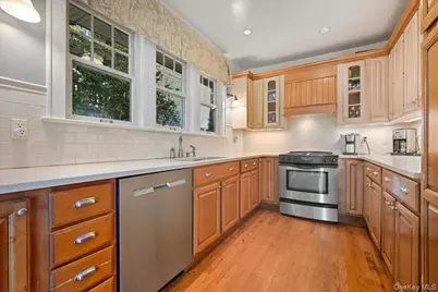 70 Larch Avenue, Floral Park, NY 11001 - Photo 13
