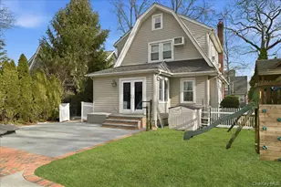 70 Larch Ave, Floral Park, NY 11001 - Photo 33