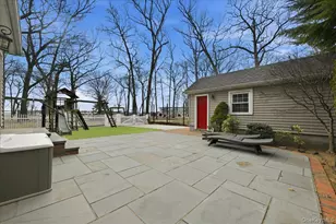 70 Larch Ave, Floral Park, NY 11001 - Photo 31