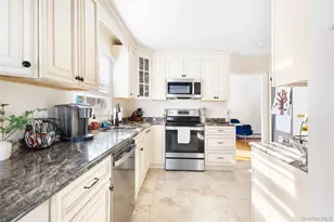 14 Bayside Ave, Medford, NY 11763 - Photo 7