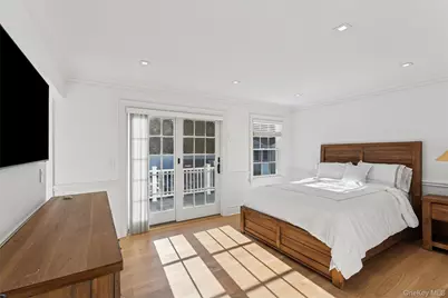 275 Mill Road, Westhampton Beach, NY 11978 - Photo 15