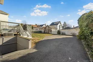 9 Lyons Pl, New Rochelle, NY 10801 - Photo 3