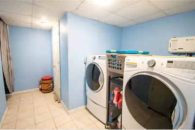 1390 America Avenue, West Babylon, NY 11704 - Photo 27