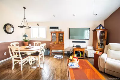 1390 America Avenue, West Babylon, NY 11704 - Photo 9