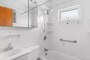 105 Muncy Ave, West Babylon, NY 11704 - Photo 9