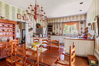 35 S Penataquit Avenue, Bay Shore, NY 11706 - Photo 9