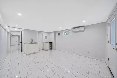 1 Munro Boulevard, Valley Stream, NY 11581 - Photo 19