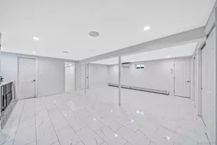 1 Munro Blvd, Valley Stream, NY 11581 - Photo 31