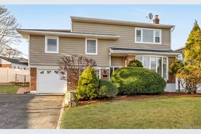 1554 Holiday Park Drive, Wantagh, NY 11793 - Photo 1