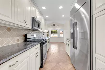 1554 Holiday Park Drive, Wantagh, NY 11793 - Photo 15