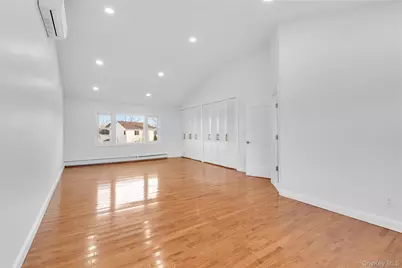 1554 Holiday Park Drive, Wantagh, NY 11793 - Photo 31