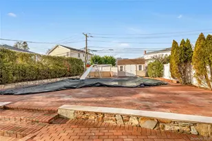 1554 Holiday Park Dr, Wantagh, NY 11793 - Photo 39