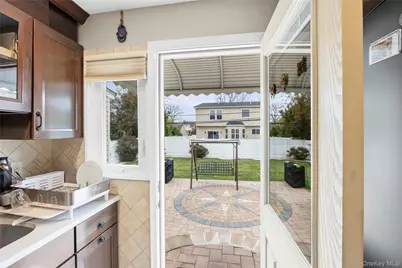 24 Ferndale Drive, Hicksville, NY 11801 - Photo 7