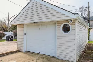 24 Ferndale Dr, Hicksville, NY 11801 - Photo 25