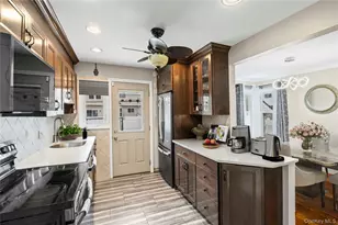 24 Ferndale Dr, Hicksville, NY 11801 - Photo 5