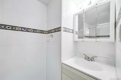 19 Evers Street, Hicksville, NY 11801 - Photo 13