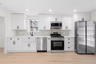 10 Pinedale Ave, Farmingville, NY 11738 - Photo 9